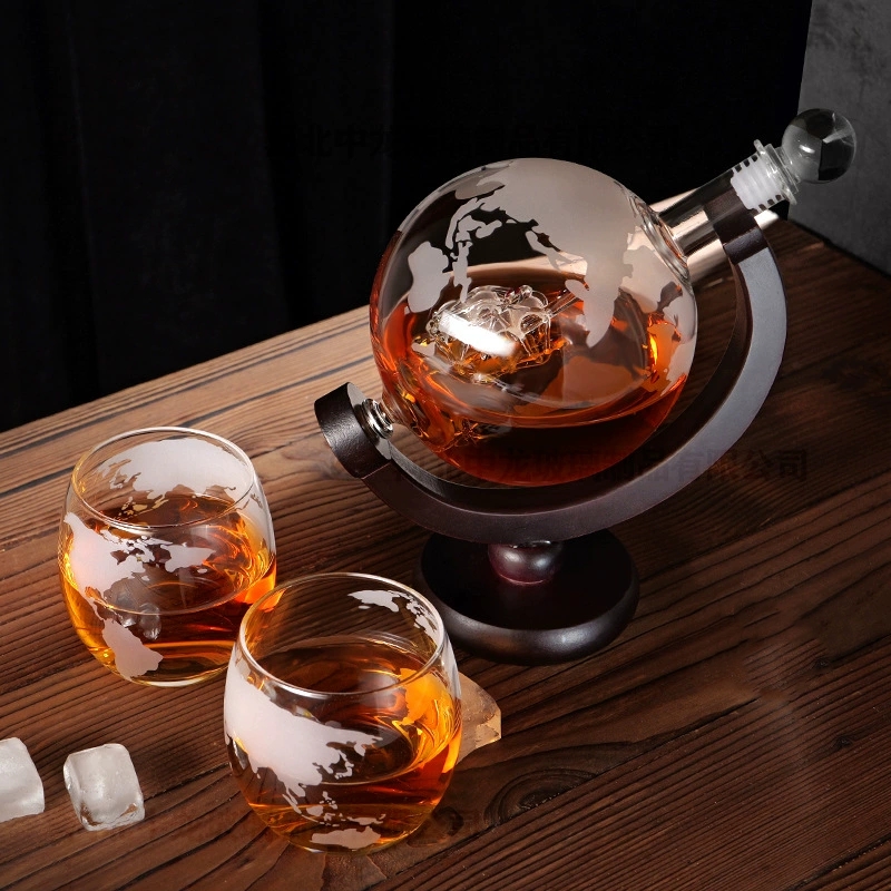 Decanter Globe Set - 1L Kreatywny zestaw karafek Globe z